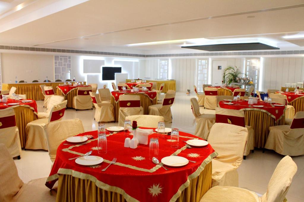Rose Valley Orbit Hotel สิริกุรี ภายนอก รูปภาพ